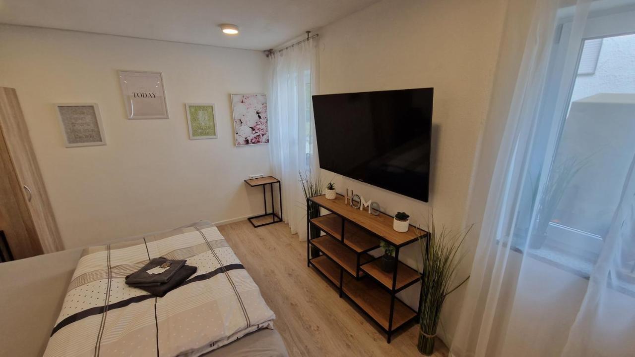 Appartment-Ferienwohnung Mit Kueche, Bad, Kostenlos Wlan, Modern Eingerichtet 로딩 외부 사진