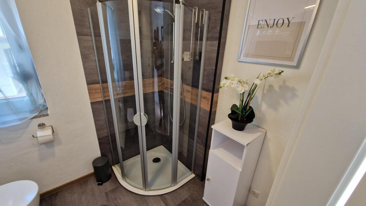 Appartment-Ferienwohnung Mit Kueche, Bad, Kostenlos Wlan, Modern Eingerichtet 로딩 외부 사진