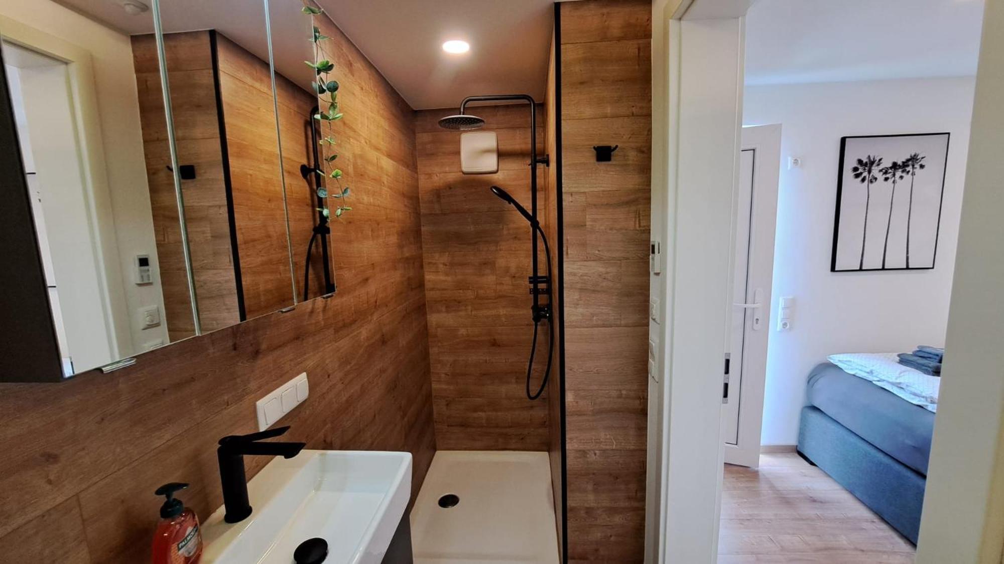 Appartment-Ferienwohnung Mit Kueche, Bad, Kostenlos Wlan, Modern Eingerichtet 로딩 외부 사진