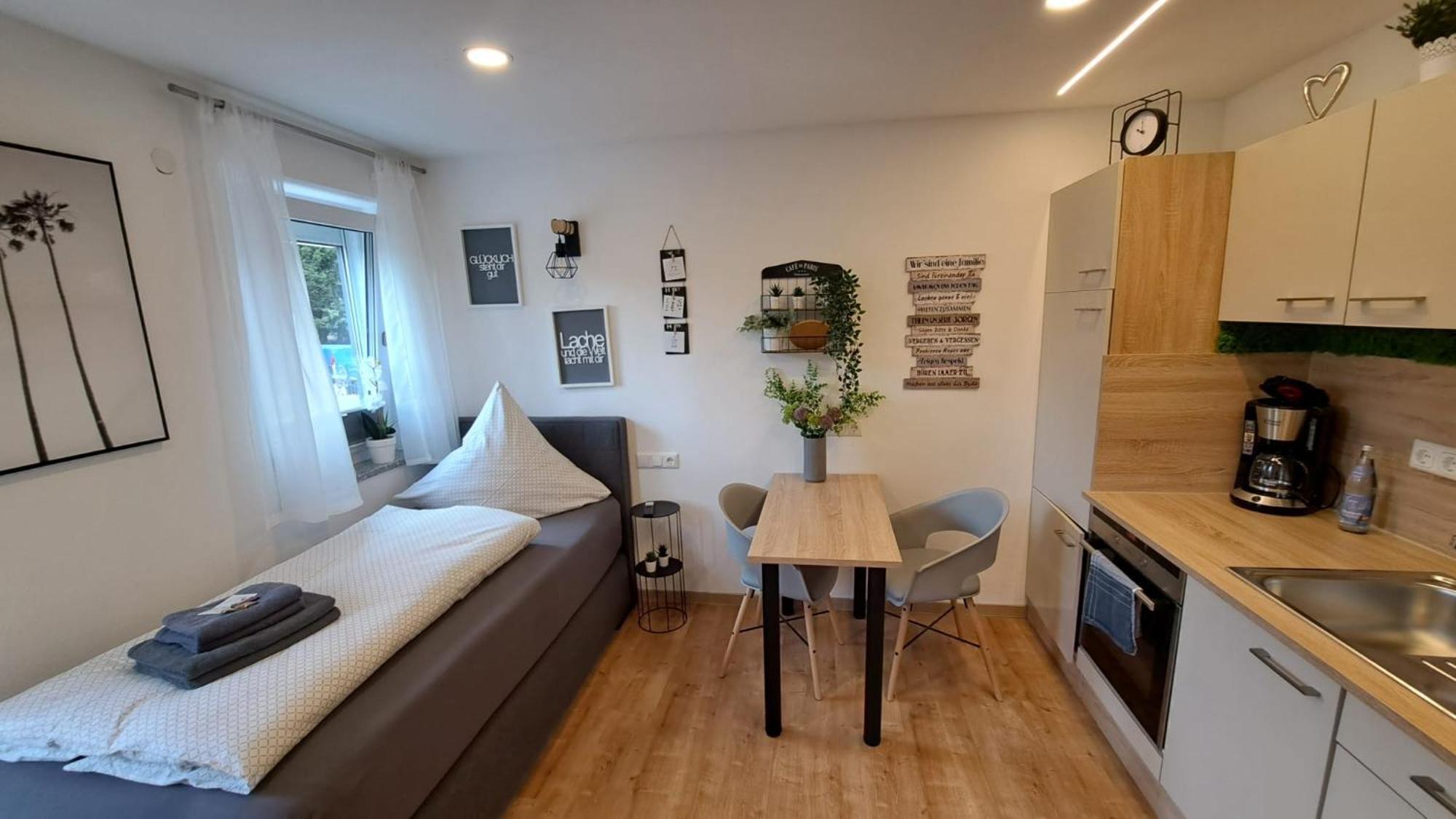 Appartment-Ferienwohnung Mit Kueche, Bad, Kostenlos Wlan, Modern Eingerichtet 로딩 외부 사진