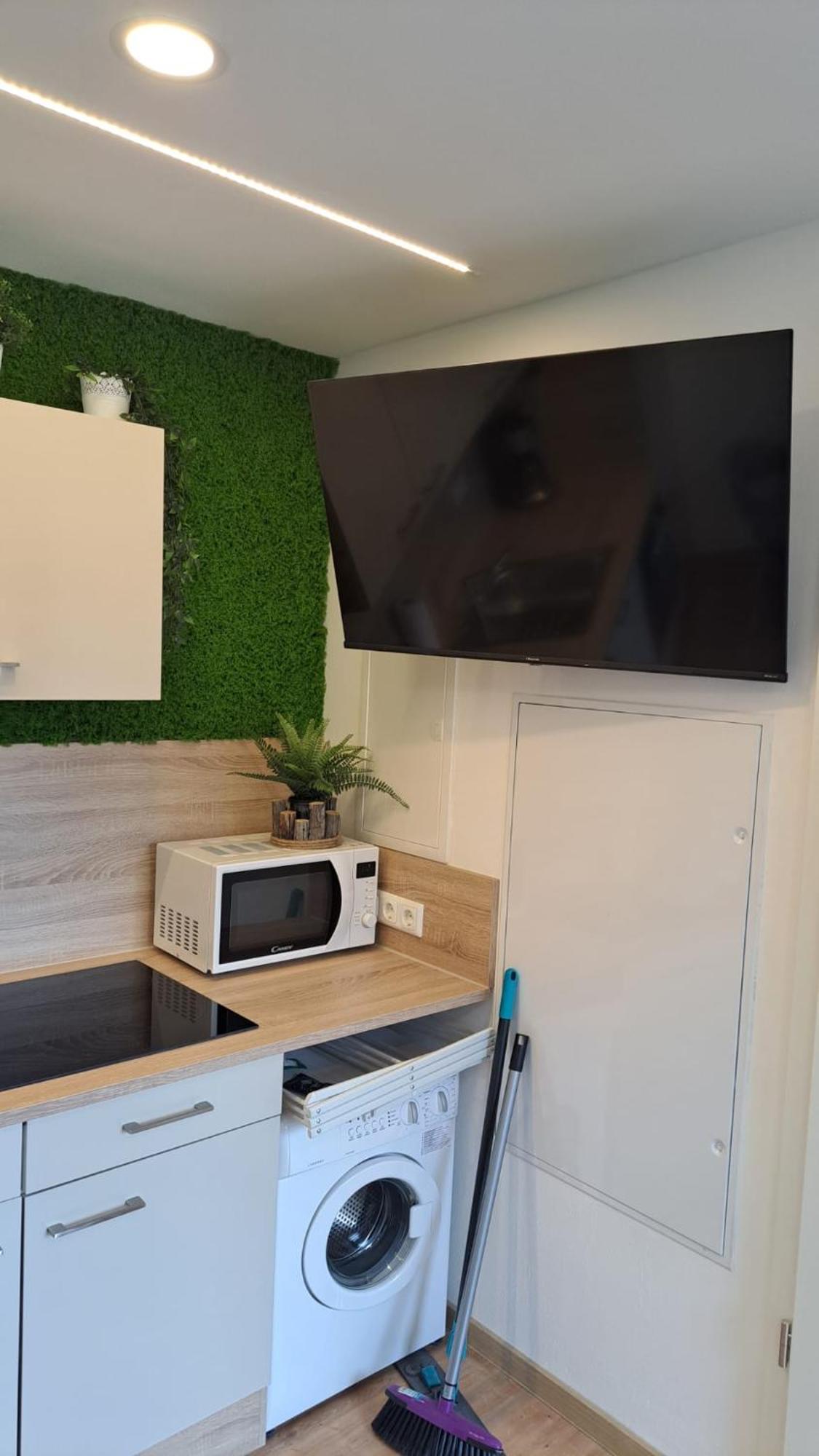 Appartment-Ferienwohnung Mit Kueche, Bad, Kostenlos Wlan, Modern Eingerichtet 로딩 객실 사진